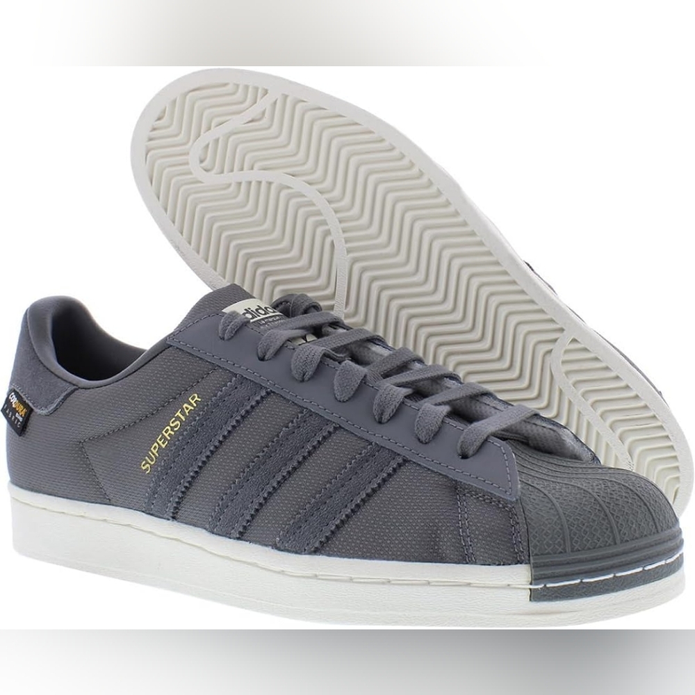 Adidas Superstars size 9